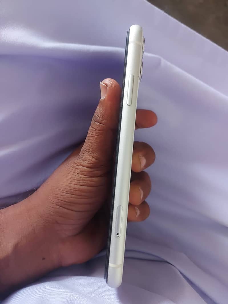 Apple iPhone 11 5