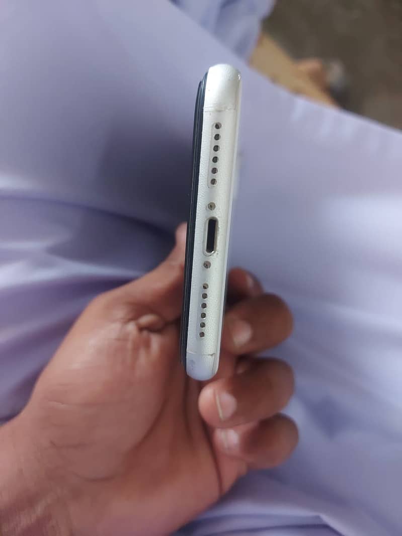 Apple iPhone 11 8