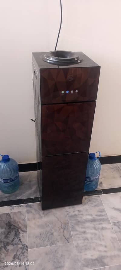 pel watar dispenser only 2 month used condition is new