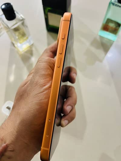 Iphone 17 Pro max cosmic Orange