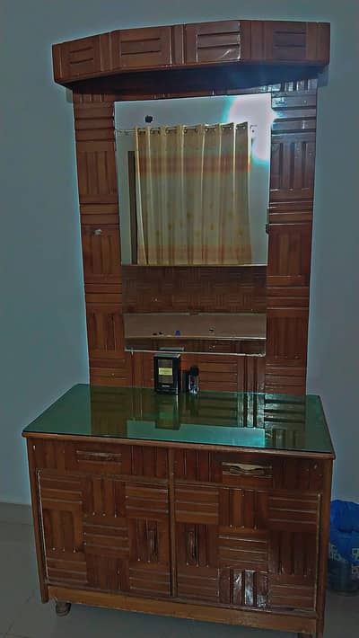Wodden dressinh table