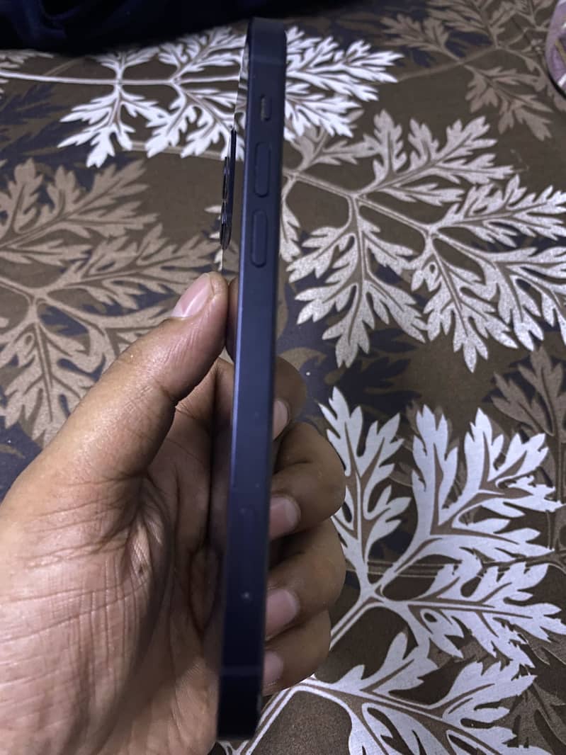 Iphone 12 4