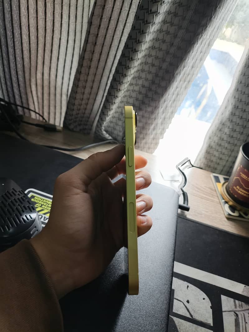 iPhone 14 Plus Yellow Scratchless Condition 4