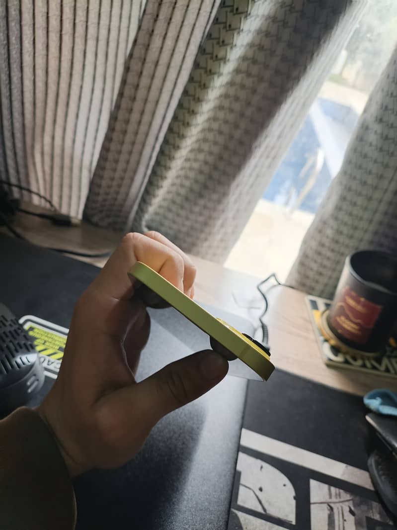 iPhone 14 Plus Yellow Scratchless Condition 6