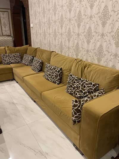 L shaped sofa newly made top condition