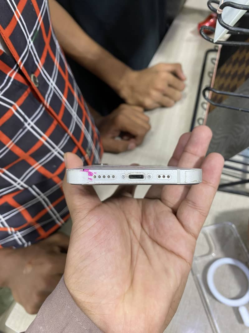 Iphone 12 white 5