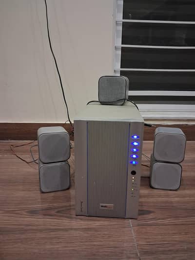 mediacom home theater with speakers