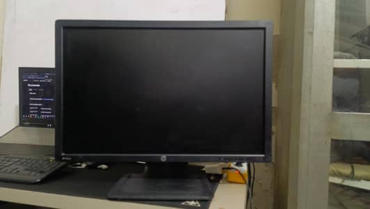 HP z Display 24 inches screen - 2 Pieces Available