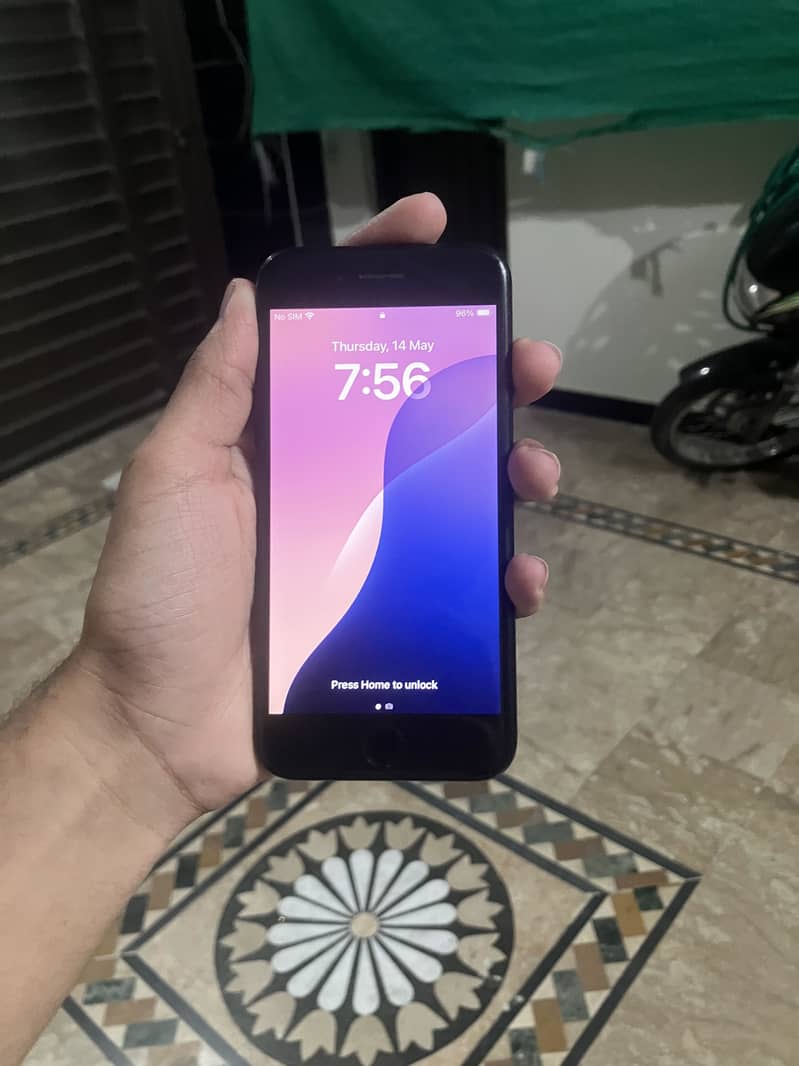 iPhone SE (JV) 3