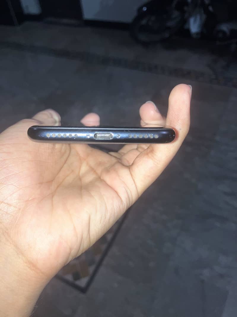 iPhone SE (JV) 4