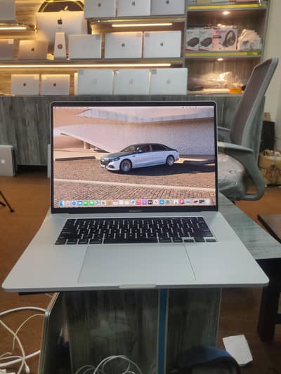 MacBook pro core I9 64gb RAM 1tb SSD 16inch 8gb graphic 2019