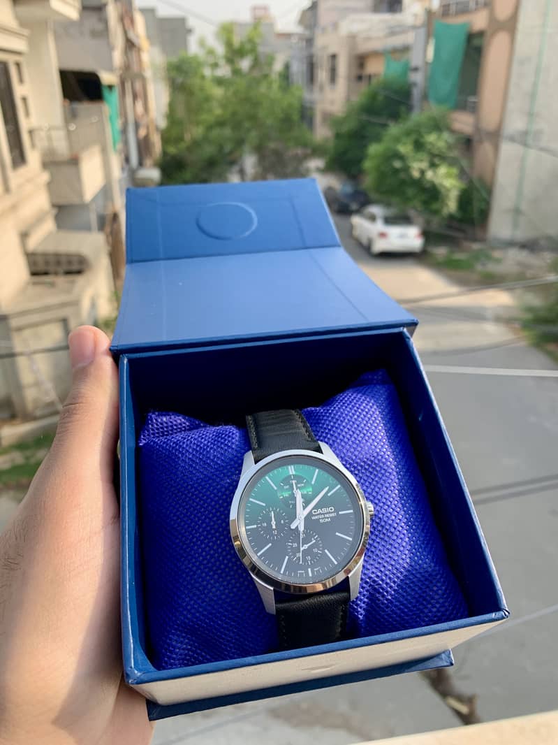 Casio watch with box 1