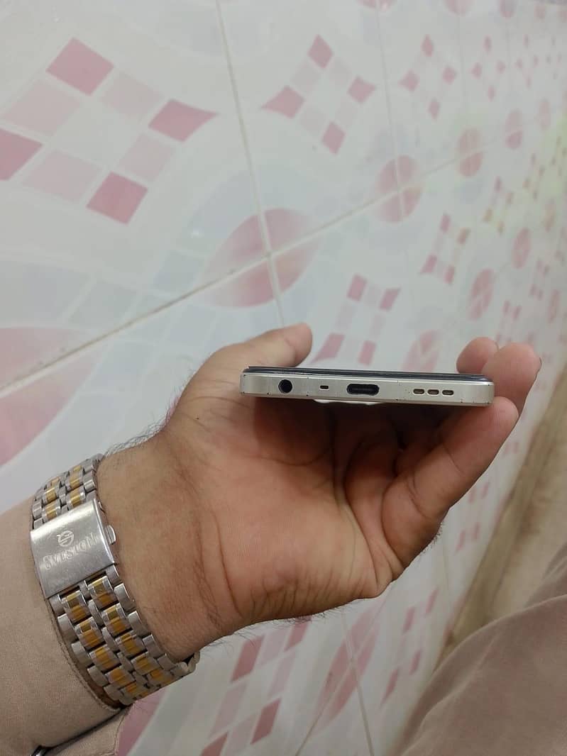 موبائل بالکل فریش ہے کوئی ڈیمج نہیں ہے 1
