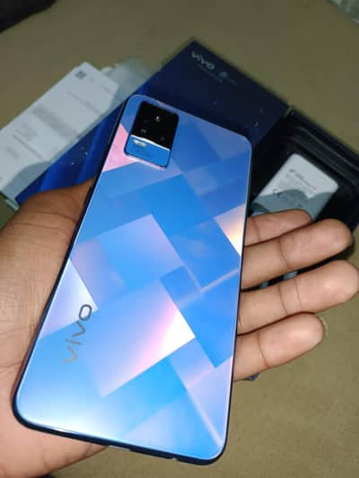 vivo v21e 8GB RAM 128 GB memory. 0324=031=9647