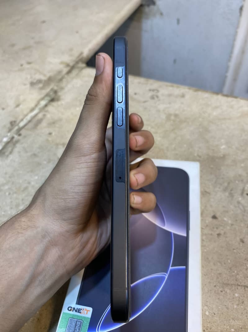 Iphone 16 pro max 4