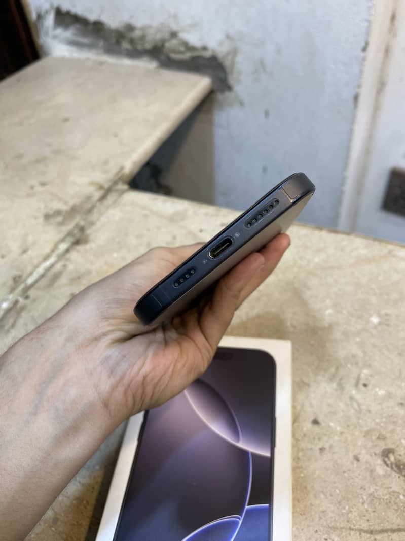 Iphone 16 pro max 6