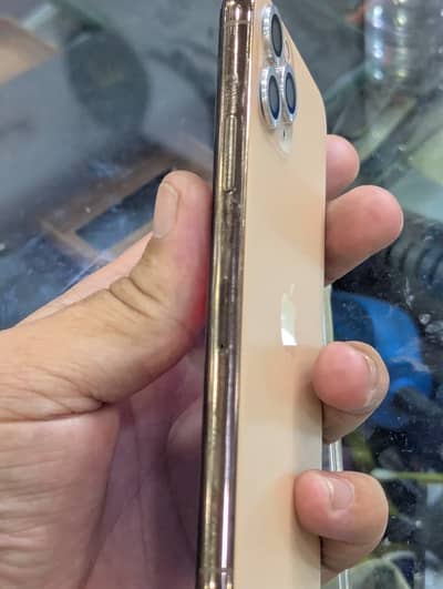 iPhone 11pro Golden colour everything okay genuine phone