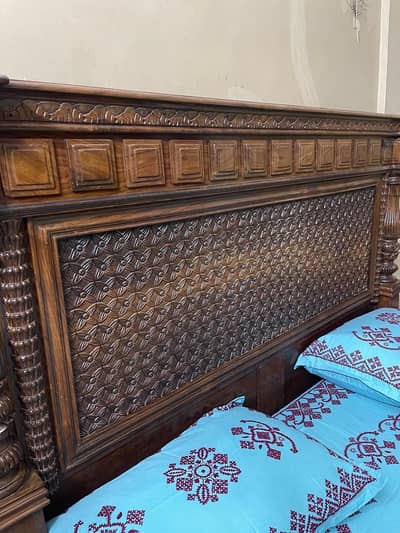 Luxury solid wood bedroom set- Bed with 2 side tables and dressing
