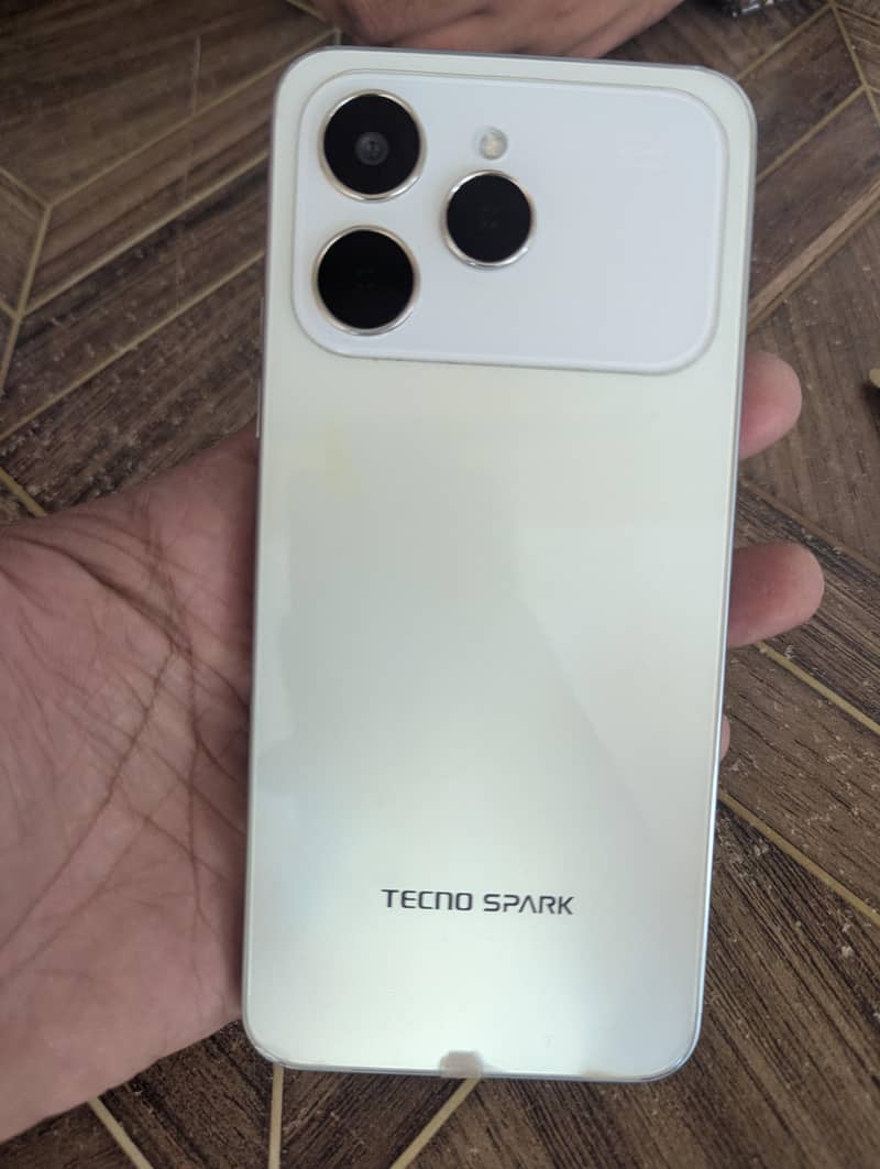 Tecno Spark 40 0