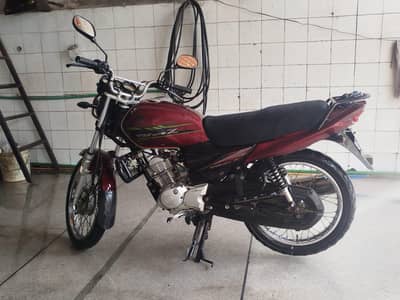 Urgent Sale: Yamaha YB125Z 2017 | Red | Well Maintaine