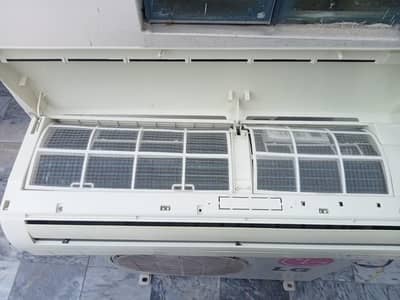 LG Ac Non inverter 1.5 Ton For Sale Good Condition