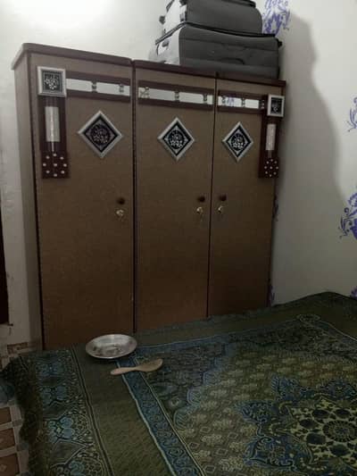 Bed, wordrobe, dressing table