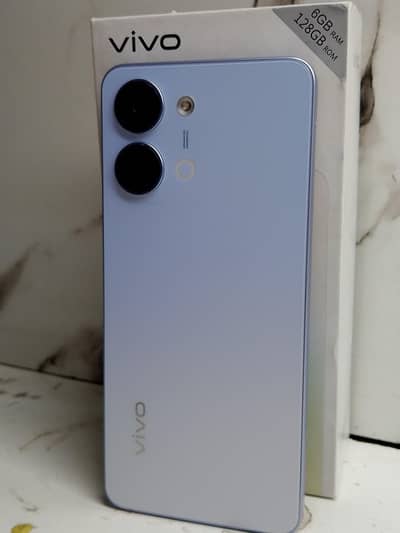 Vivo y05 lush condition 10 by 10 4 days used and warranty not activate