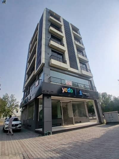 Corner plaza ground floor For rent suitable for Restaurant, cafes