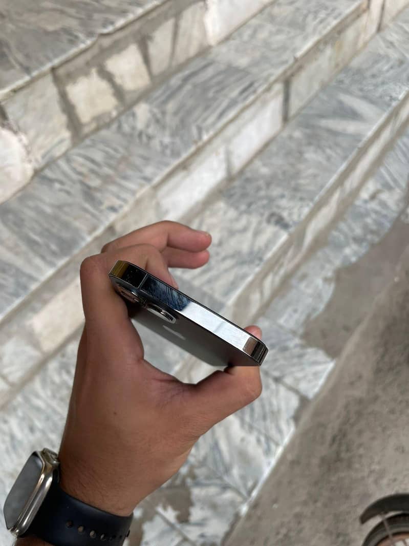 iphone 12 pro 2
