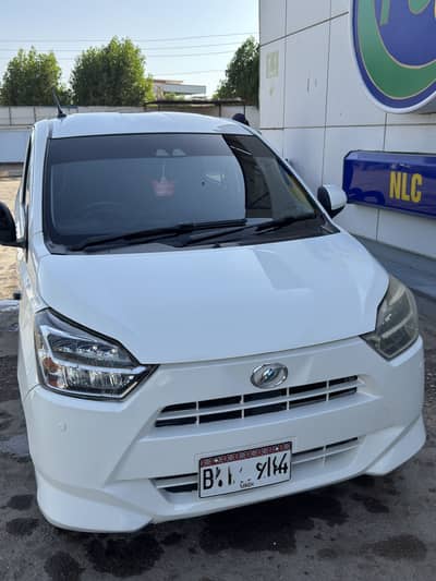 Mira xsa 17/23 all genuine sirf side sy thora bonut touchup hai