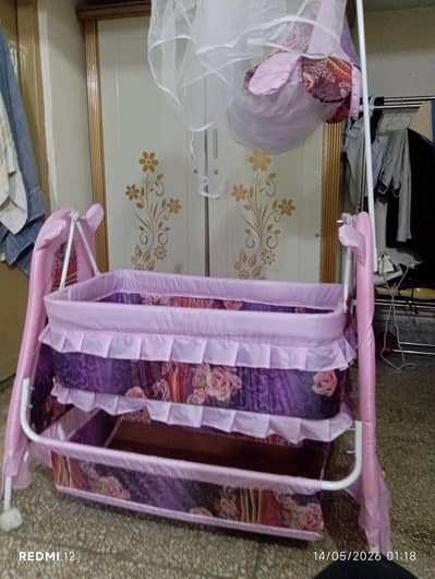 New baby swing for sale. Only serious buyers contact on WhatsApp