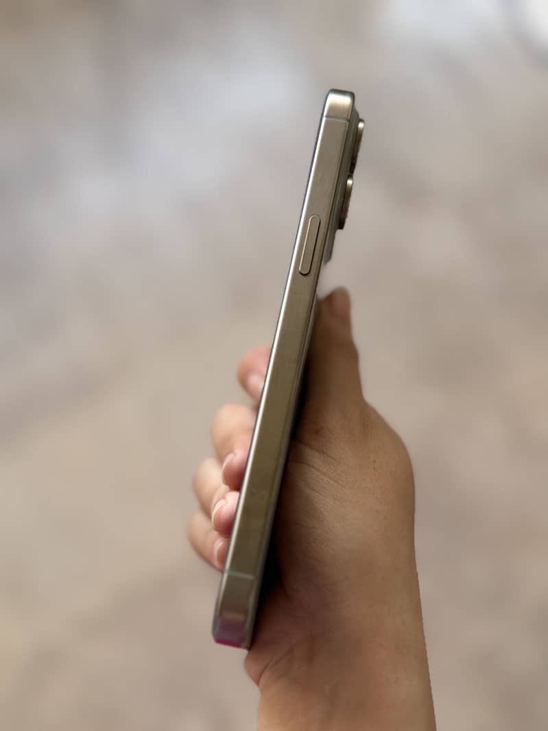 iPhone 15 pro max 2