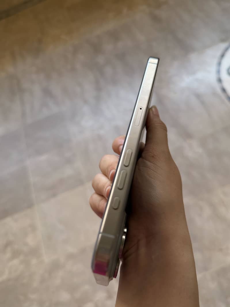 iPhone 15 pro max 4