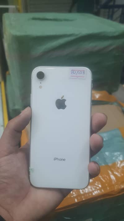 iphone xr battery health  82%   memory 128gb