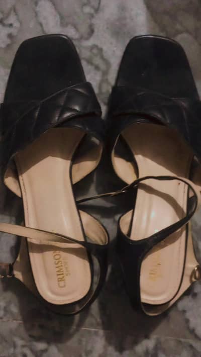 black sendal