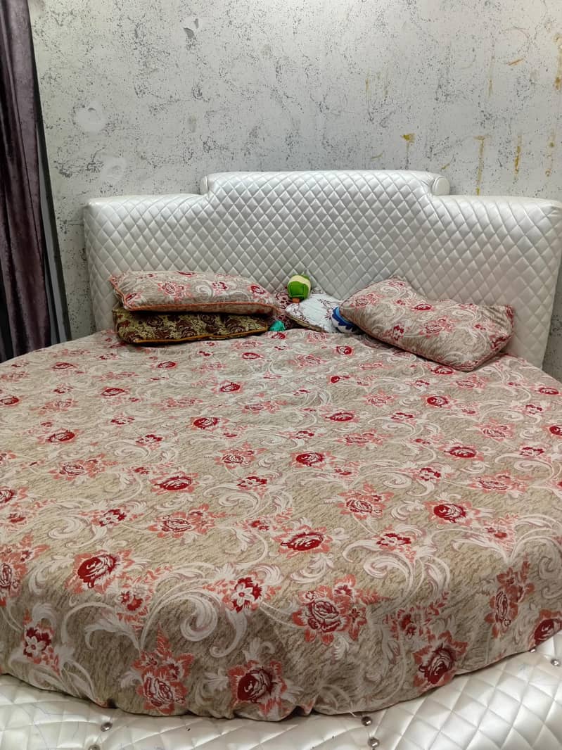 round bed 1