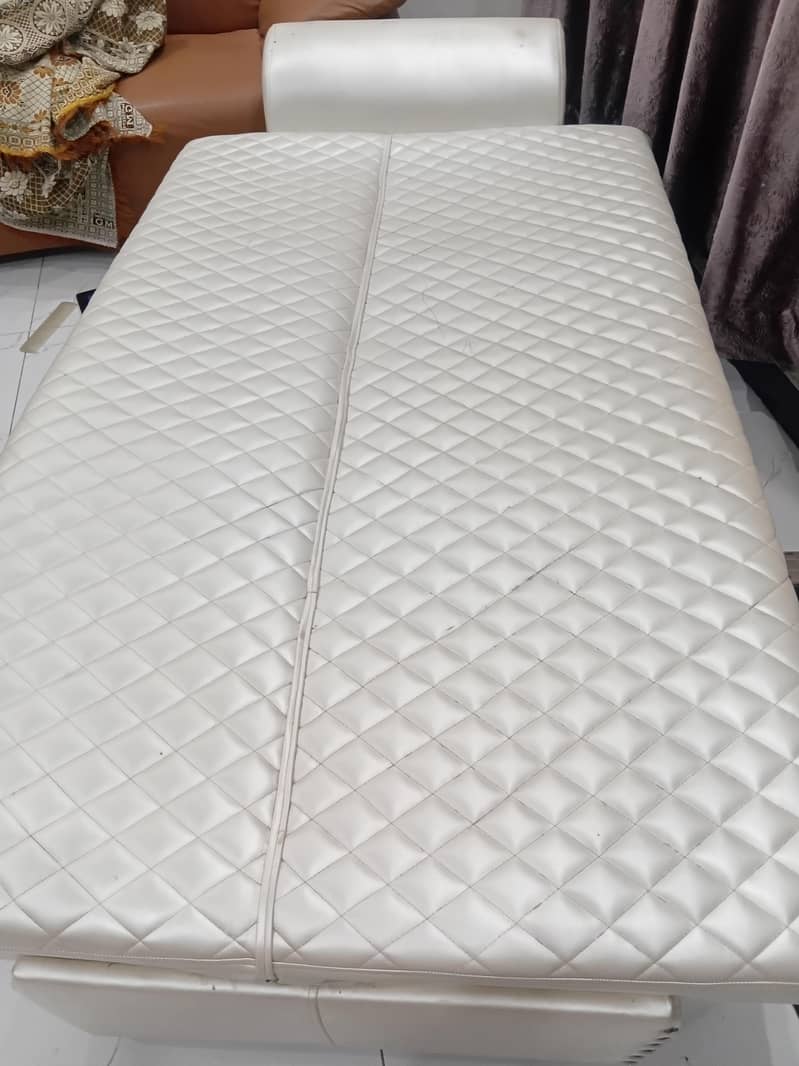 round bed 3