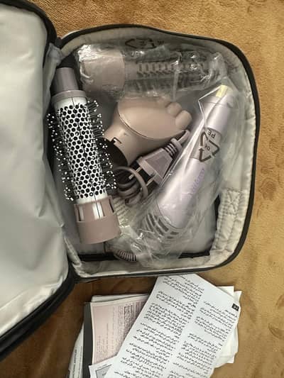 7MAGIC 7-in-1 hot air styler set with a hair dryer brush