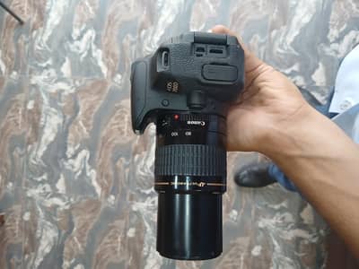 700d canon with 80-200mm zooming lens