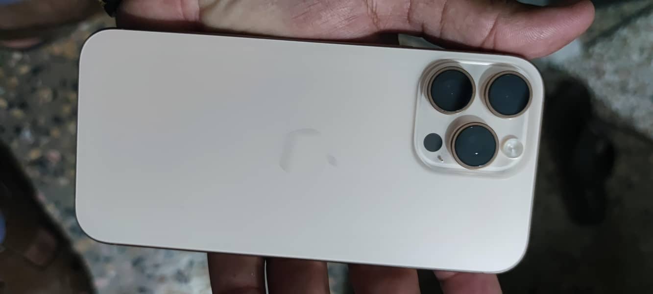 iPhone 16 pro max 1
