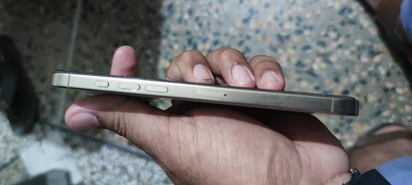 iPhone 16 pro max 5