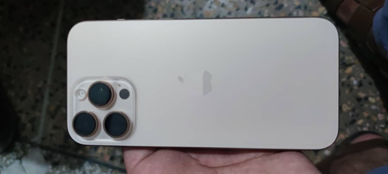iPhone 16 pro max 6