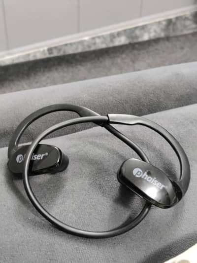 Phaiser BHS-530 wireless neckband used like New
