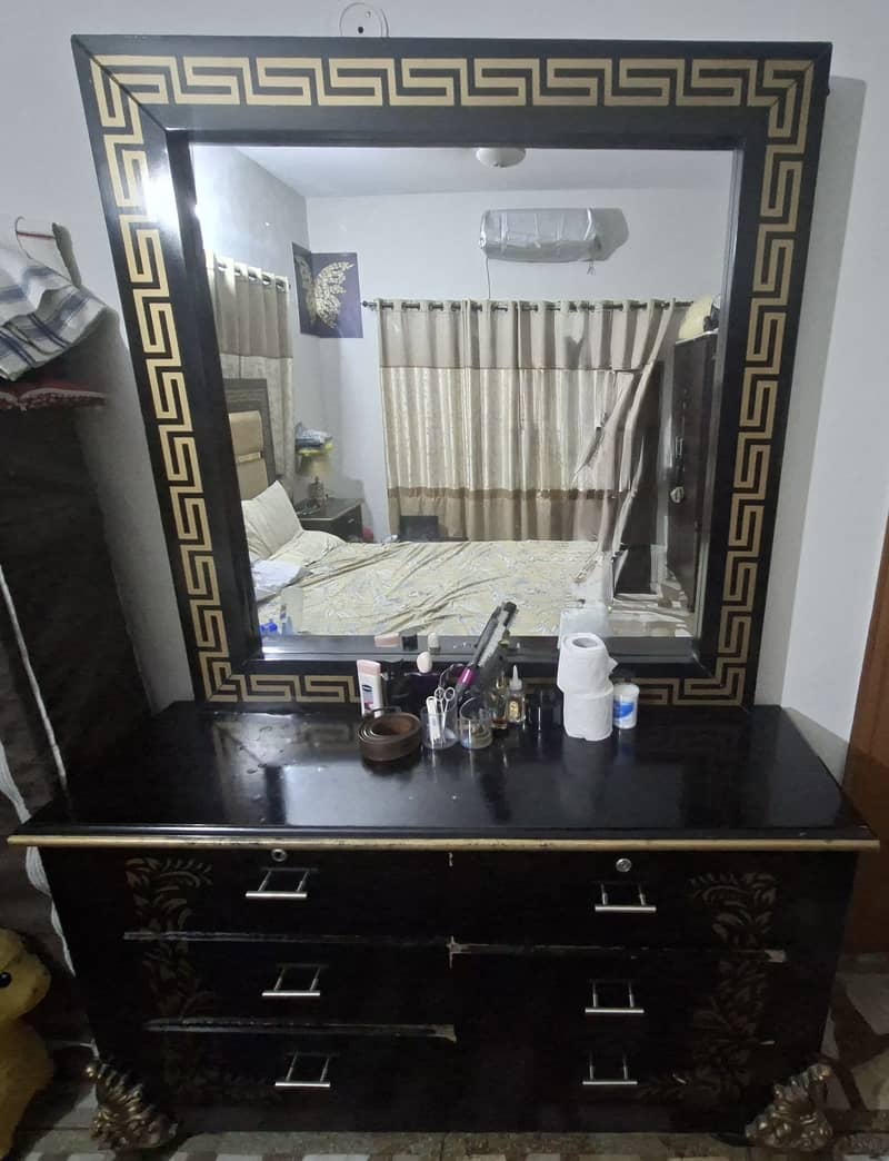 Dressing table 0