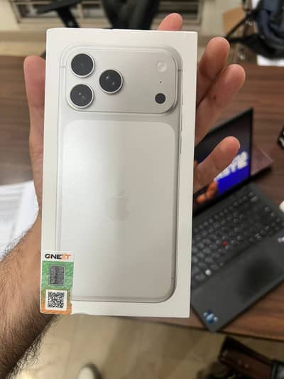 Iphone 17 pro max Silver