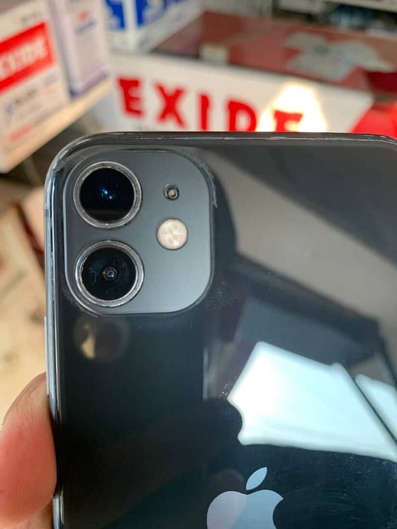 iPhone 11 4