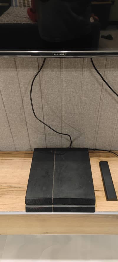PS 4 (1 TB )
