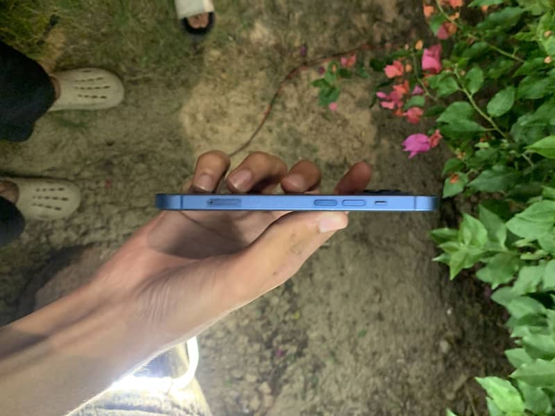 iPhone 13 6