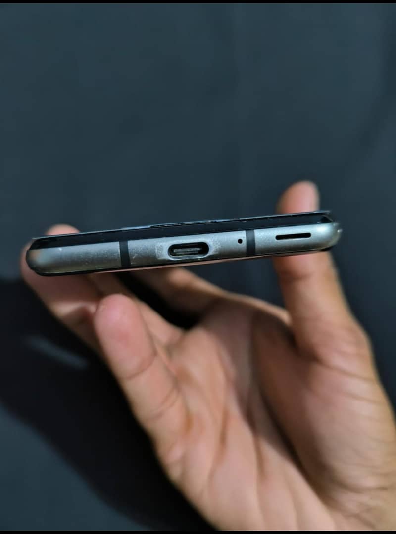 Sharp Aquos R3 1