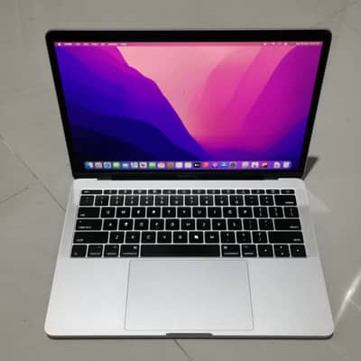 MacBook, very good conditions zadya ues ni kiii urgent sale